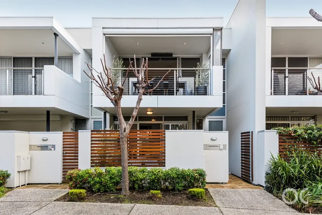Adelaide 2房  Under Contract by CYNTHIA SAJKUNOVIC
