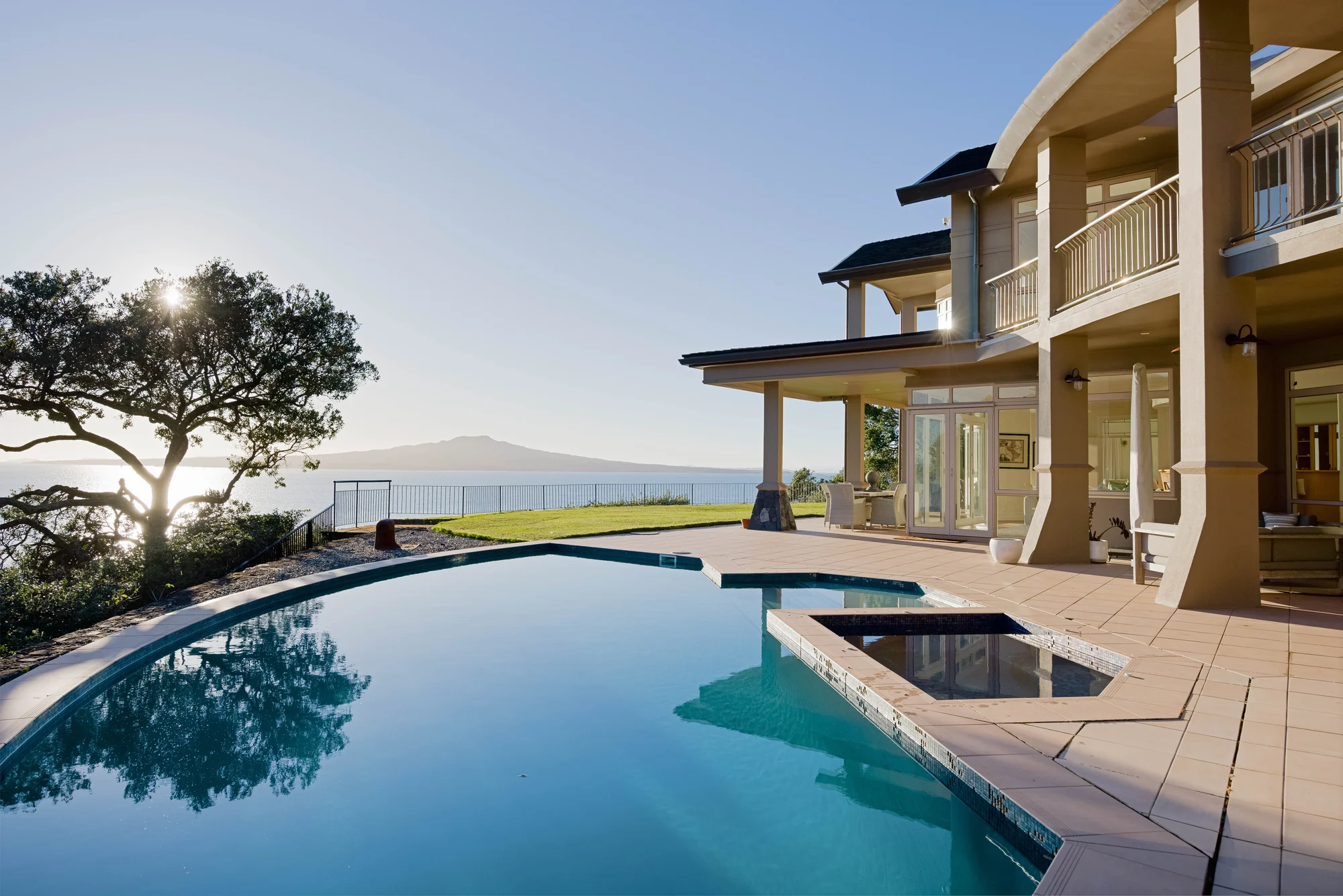 Takapuna 5 Bedroom A private waterfront estate of scale and presence