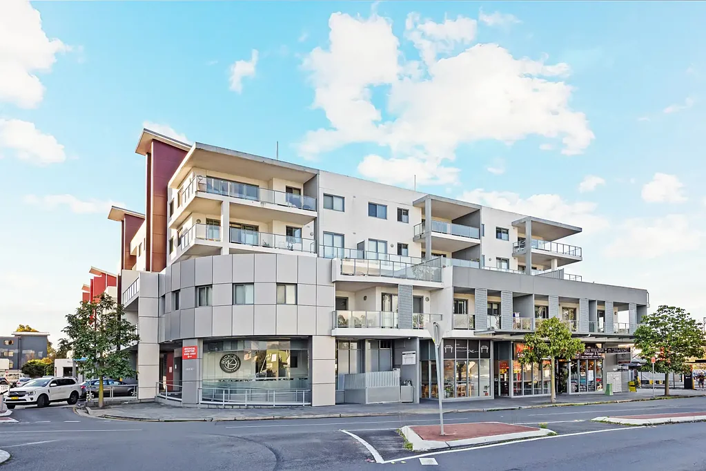 Kellyville Ridge 2房 现代公寓 便捷连接 充满活力 宽敞开放式布局 现代厨房 石材台面 Fisher & Paykel电器 宽敞卧室 私人套间 带顶阳台 医疗中心近 日常便利设施多 Convenience Never Looked This Good!