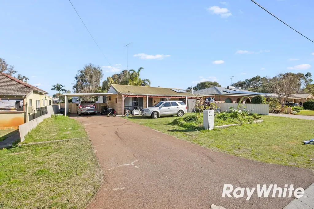 Furnissdale 2 Slaapkamer Roll Up Your Sleeves - Major TLC Required