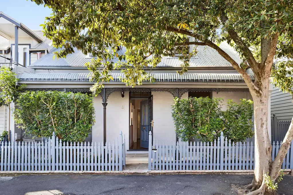 Birchgrove 4침실 Timeless Birchgrove charm with north-facing garden and garage