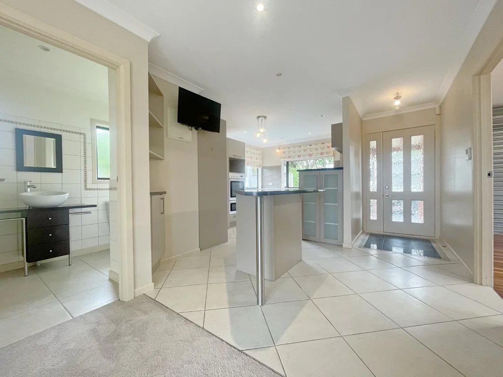 Sunny 4 Bedroom 2.5 Bathroom near Dominion Road
