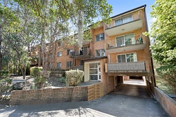 2/7 Queens Road, Westmead