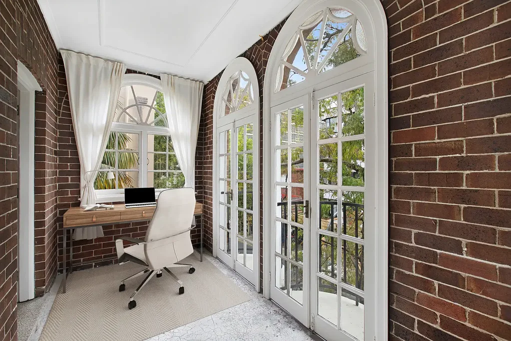 ART DECO APARTMENT IN THE HEART OF KIRRIBILLI