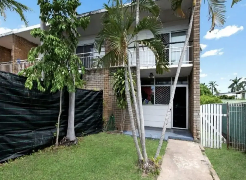 Tropical Convenience Meets Comfortable Living!