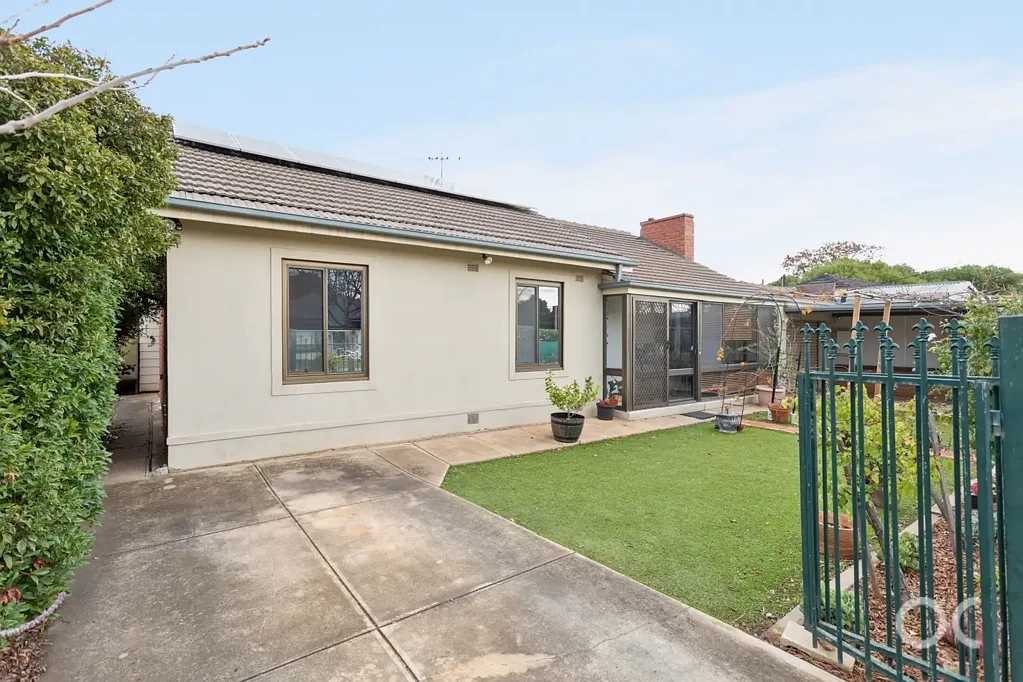 Clarence Gardens 4ਬੈੱਡਰੂਮ A solid brick, solar-driven classic with room to dream