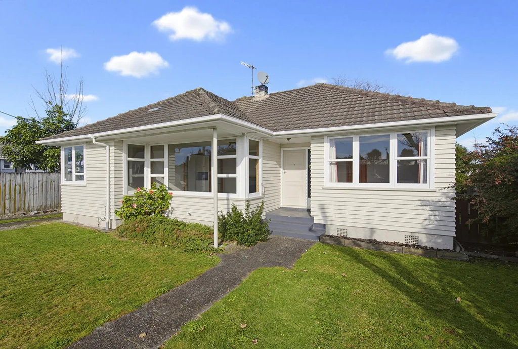 Levin 3chambre A sunny slice of 60s classic weatherboard
