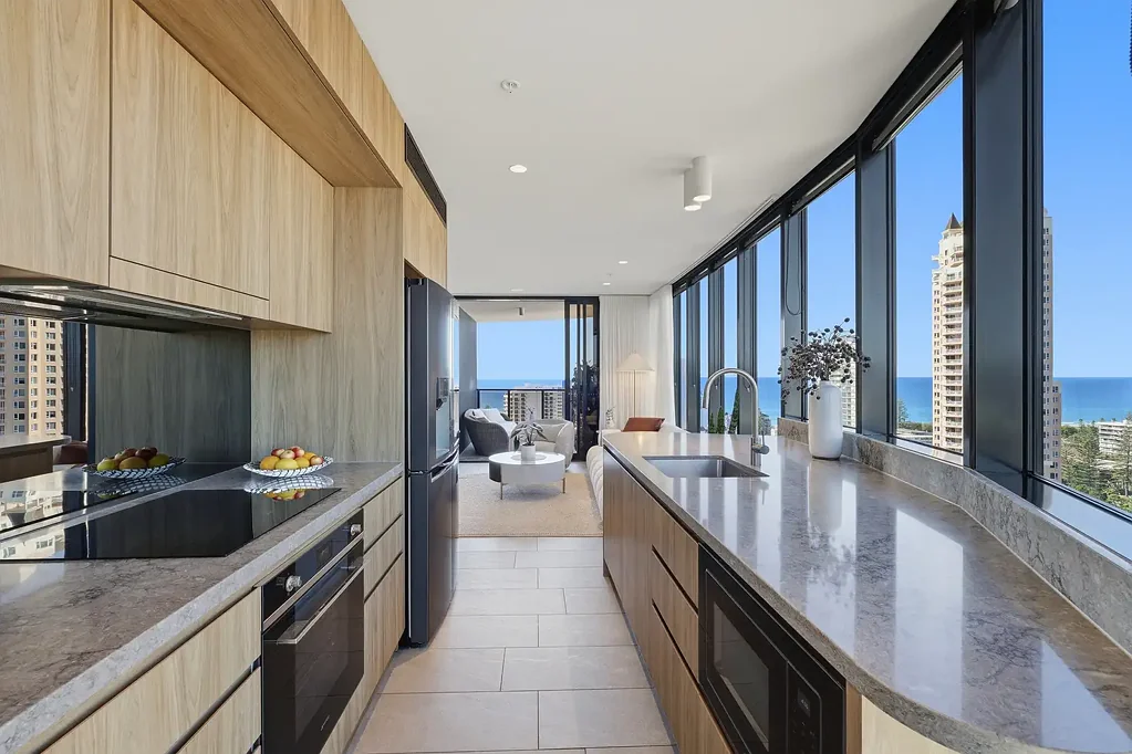 Broadbeach 2침실 Wake Up to Ocean Sunrises and Embrace the Vibrant Broadbeach Lifestyle