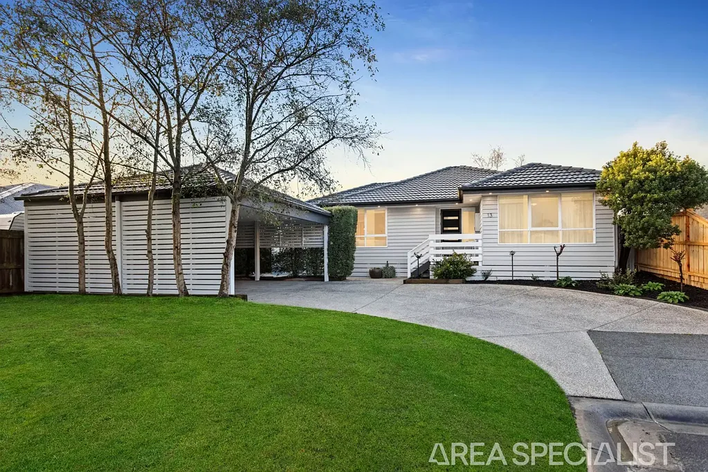 Langwarrin 4Kwarto The Brief: Timeless Character, Renovated Style & Alfresco Living