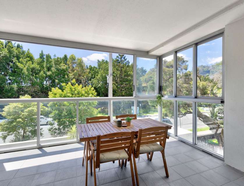2/29 Regent Street, Woolloongabba, QLD 4102, 2 Bedrooms, 2 Bathrooms, Apartment