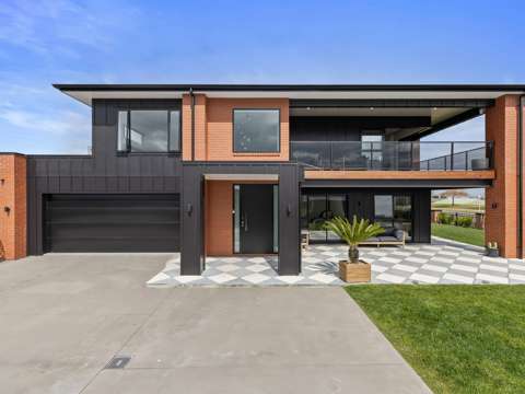 Wharewaka 4房  Exclusive modern home in prime Taupo location