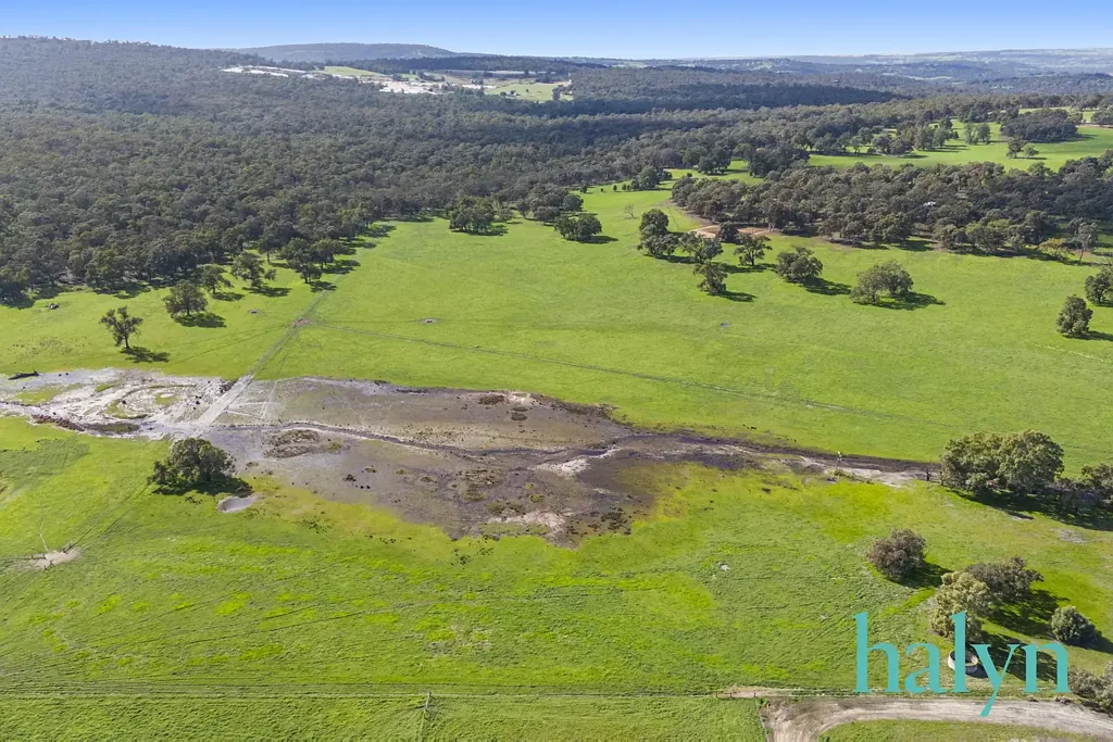 Bakers Hill 43.88 Hectares. Earth Dams and Scheme Water.