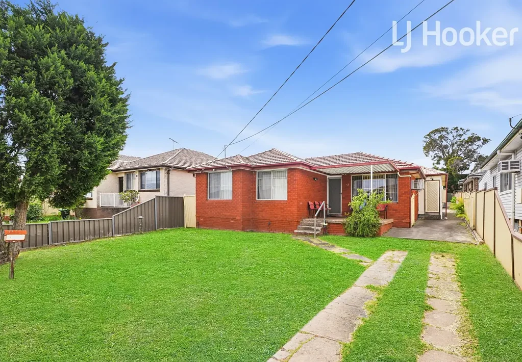 Cabramatta West 6कमरा HOUSE & GRANNY FLAT - GREAT LOCATION