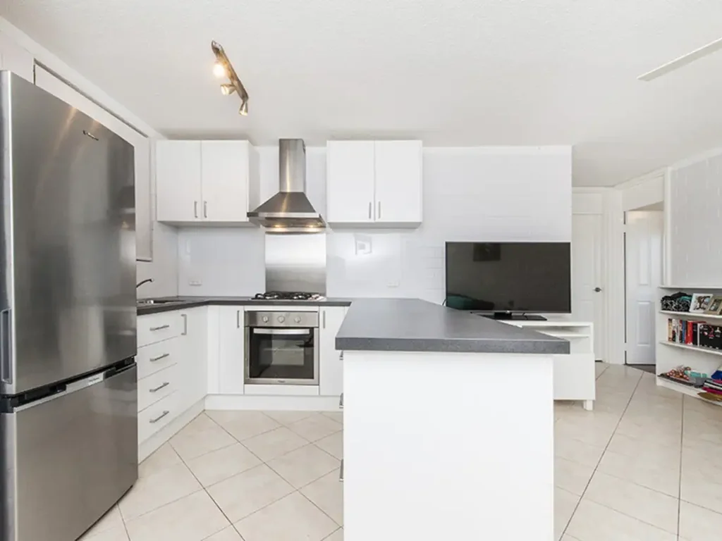 Modern 2-Bedroom Unit with Nature on Your Doorstep - available 5th October