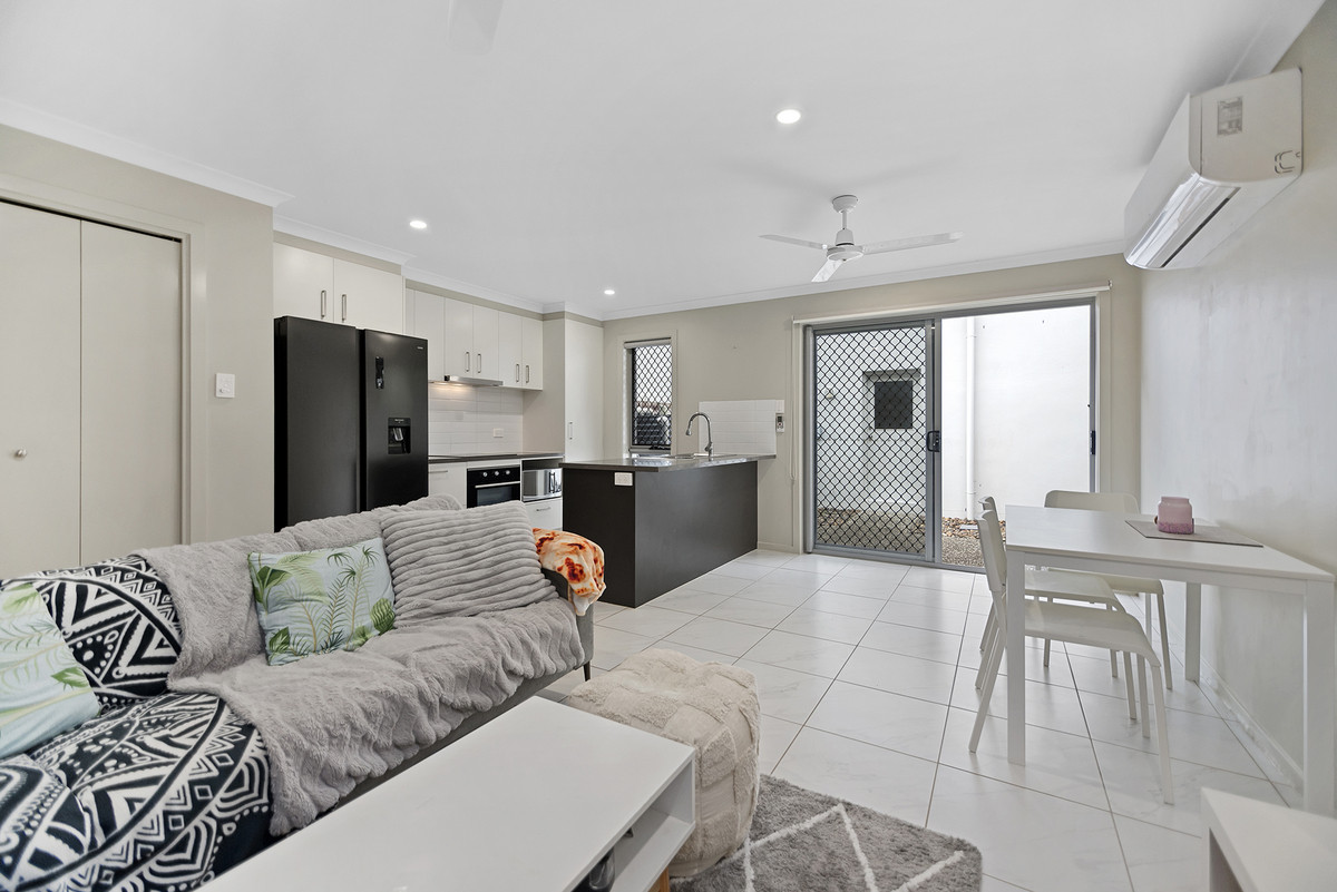 32 DENHAM CCT, WILLOW VALE QLD 4209, 0房, 0浴, Townhouse