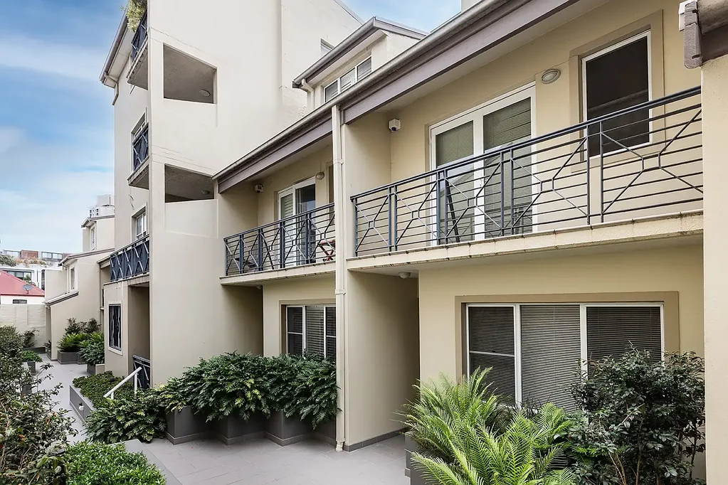 Redfern 3Zimmer Incredibly Private & Serene Tri-Level Family Townhouse | Lush, completely private leafy courtyard