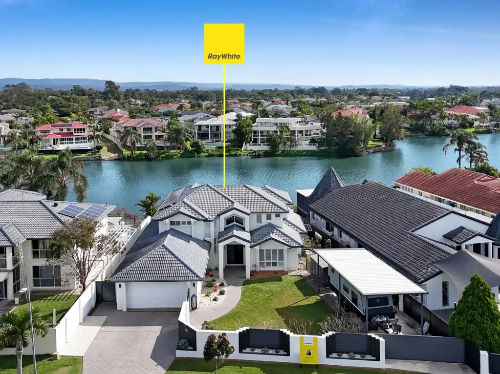 Robina 5ਬੈੱਡਰੂਮ Waterfront Living Awaits in Robina Waters!