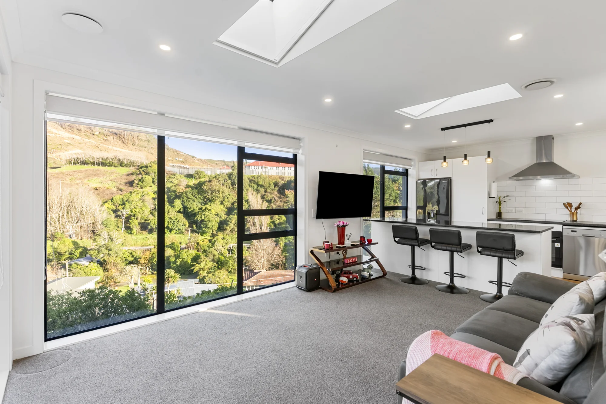 Tawa 2 Slaapkamer Sun-Drenched Freehold Living