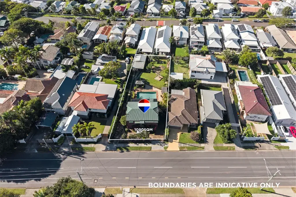Manly West 3chambre 1,090sqm on Two Lots!