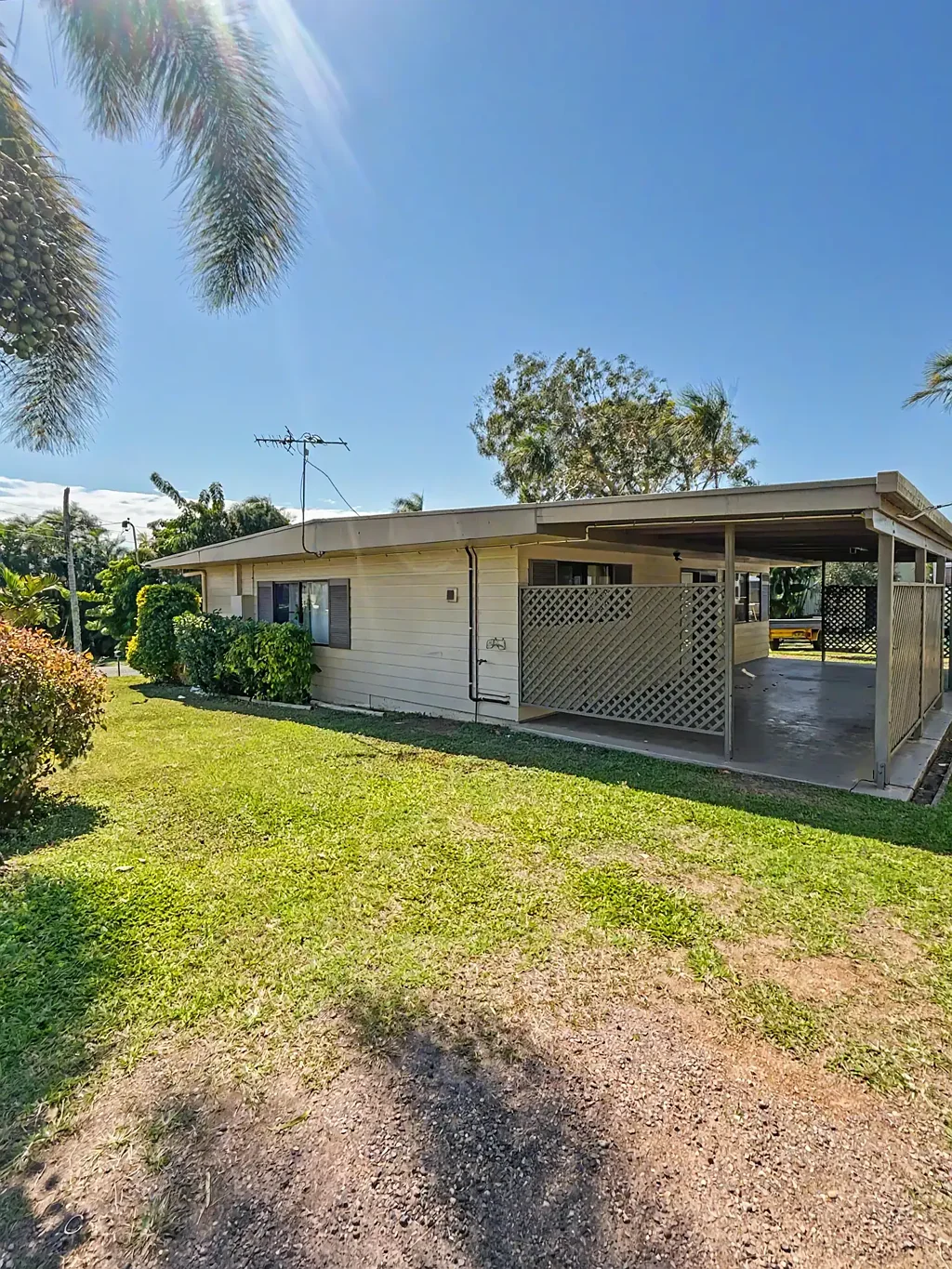 Low-Maintenance Home with Powered Shed – Campwin Beach