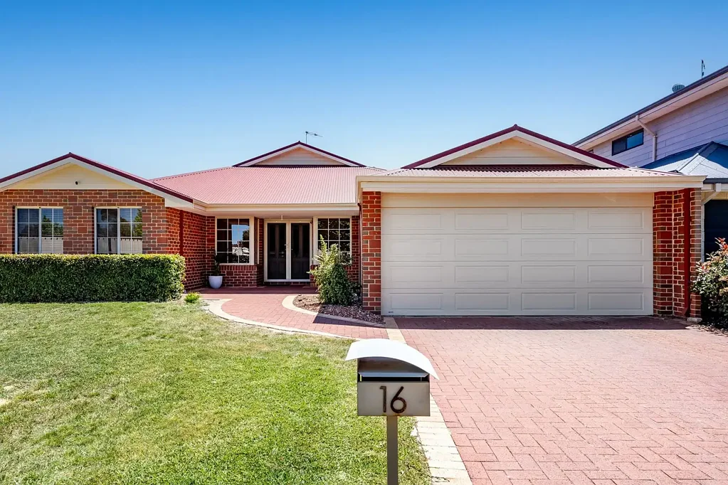 16 MEADOW LANE, Pinjarra, WA 6208