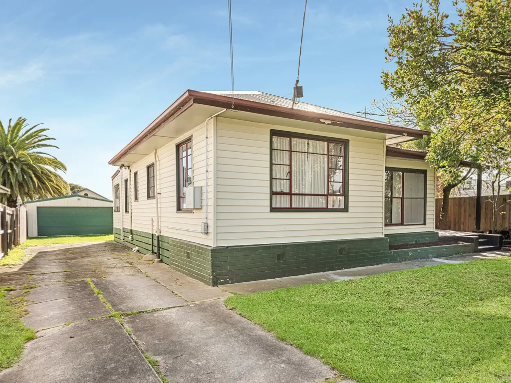 Frankston 3房  Classic Bones on a Colossal Block