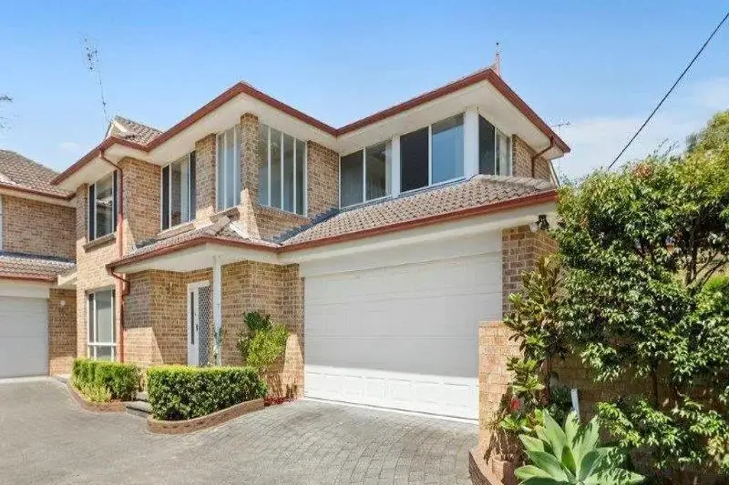 GORGEOUS BRIGHT FAMILY HOME