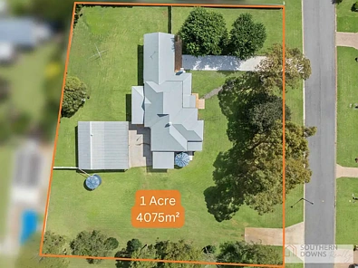 11 BERNECKER ST, WARWICK QLD 4370, 6 Kuwarto, 3 Banyo, House