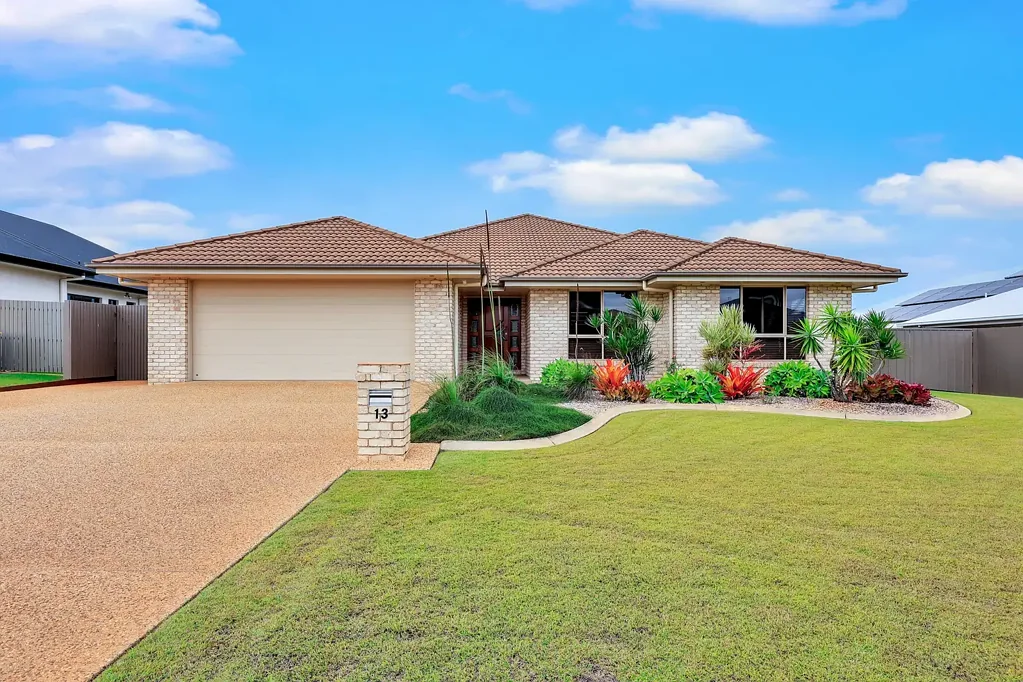 Avoca 4房  Flood Free Family Home with Side Access and Shed