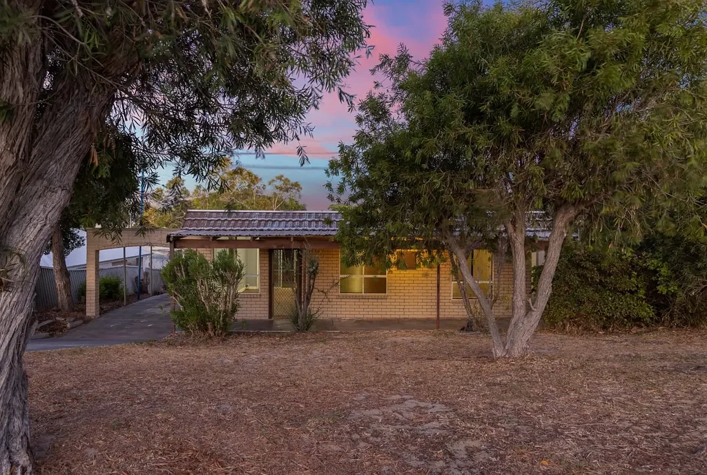 Coastal Charm on a Huge Block – Moments from the Yanchep Coastline