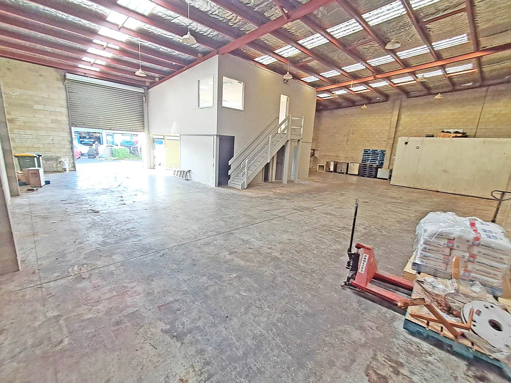 Otahuhu URGENT SALE - 360M² ON SALEYARDS ROAD