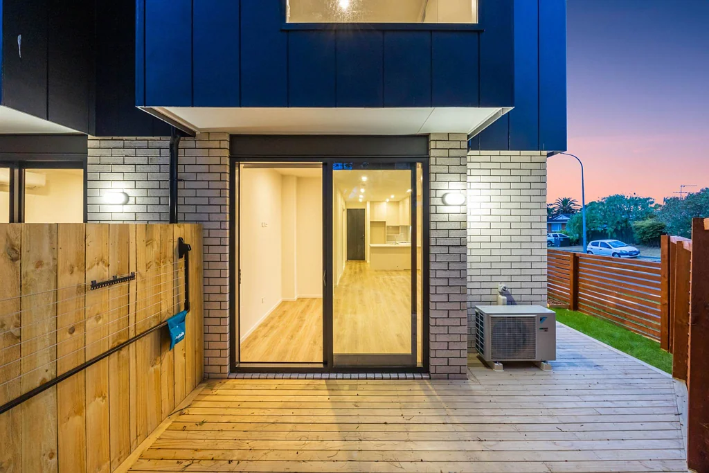 Pakuranga Heights 3房  10-Year Master Build Warranty  Move In & Enjoy
