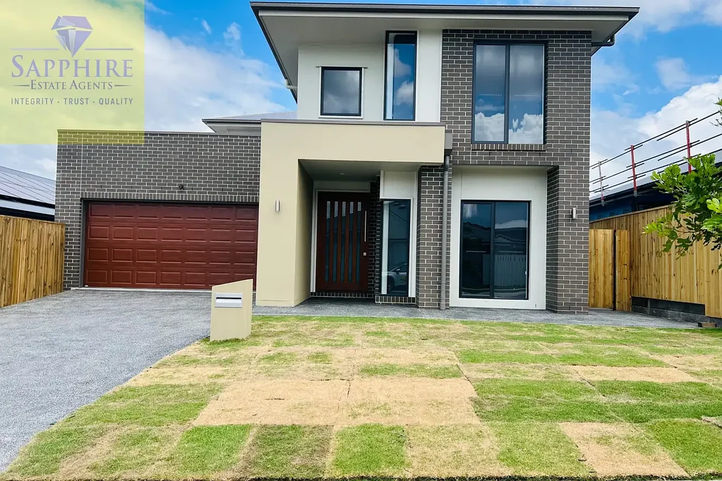 Luxury Two Storey house available for rent at Ripley
