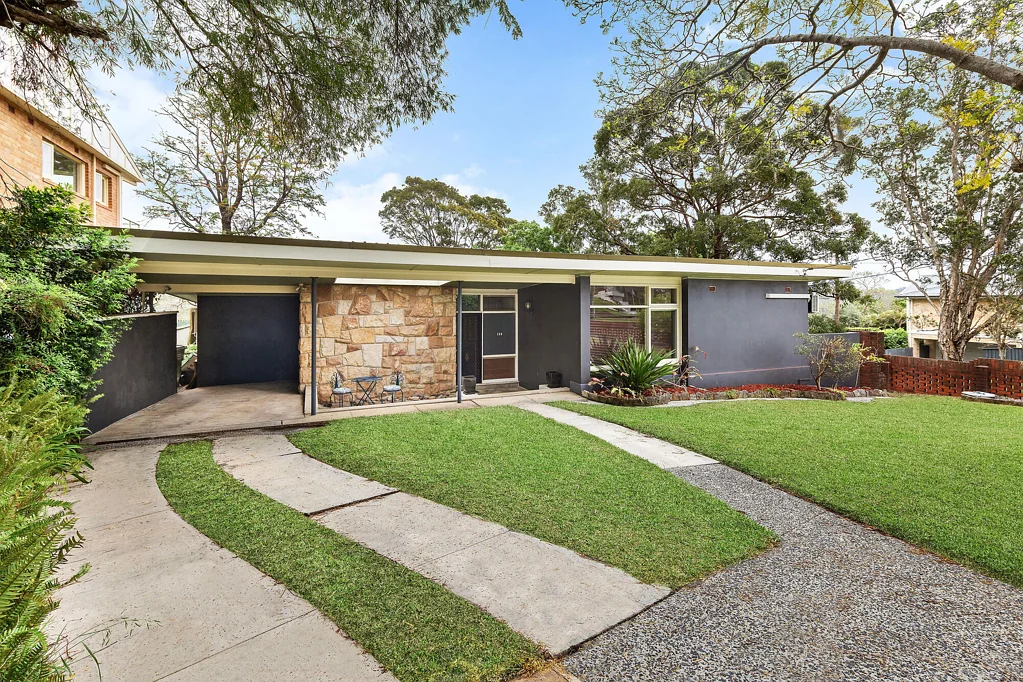East Lindfield 4房 834平方米的绝佳机会，位于顶级家庭社区 834sqm of opportunity in premier family neighbourhood
