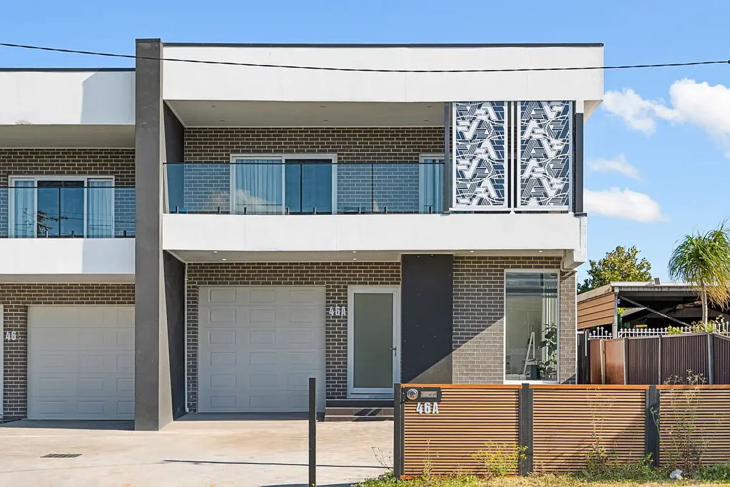 Mount Pritchard 6ห้องนอน ARCHITECTURALLY DESIGNED - STYLE, SPACE & COMFORT!