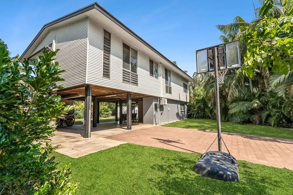 Leanyer 6房  A RARE LEANYER HOME, PERFECT FOR THE LARGER FAMILY!