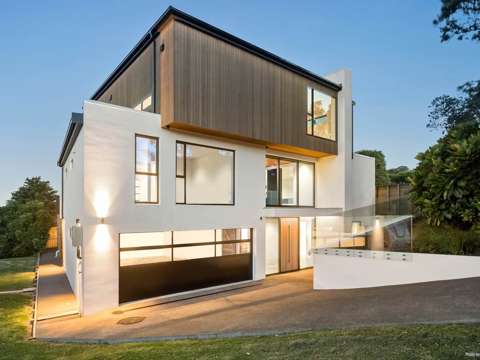 Browns Bay 4 Bedroom Unmatched Coastal Luxury in Waiake