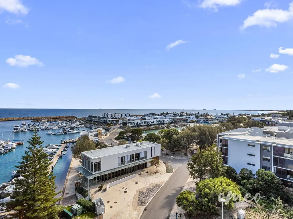 Coastal Living - Fully Furnished Marina Apartment
