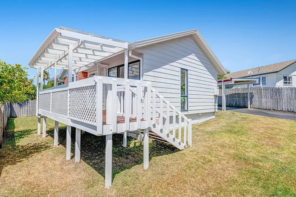 1/12 Jumento Place, Unsworth Heights, North Shore City, Auckland