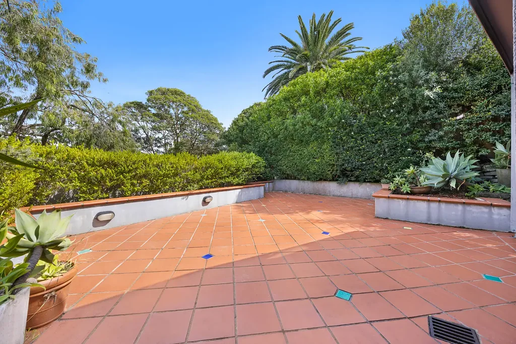 Substantial Family Home, Prestigious Location, City and Skyline Views