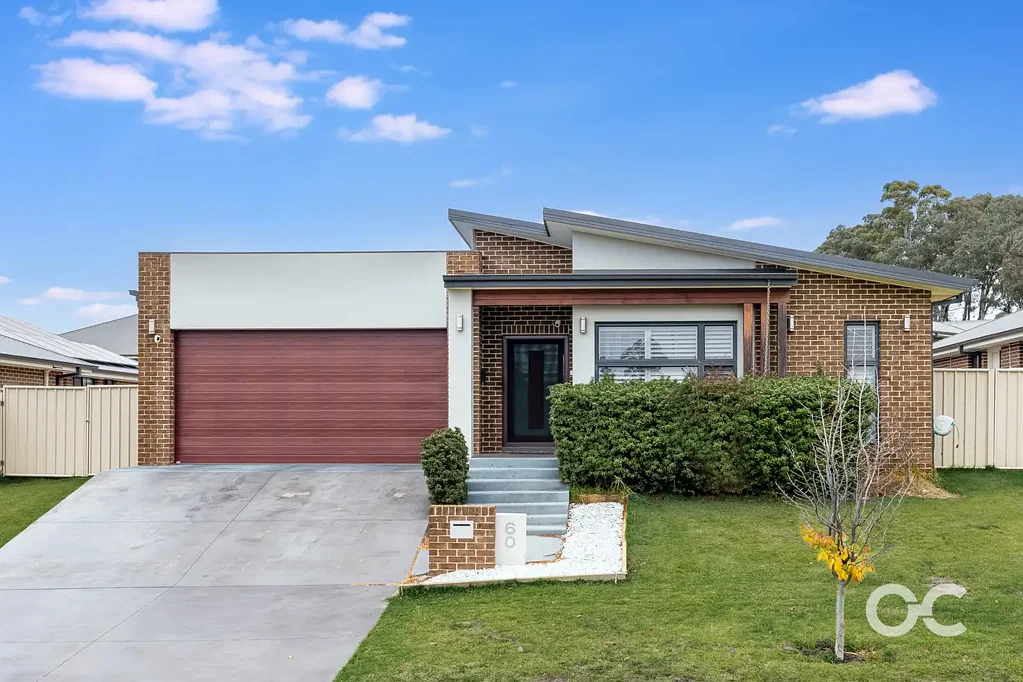 Orange 4Habitaciones Family-Focused Living on a Generous 663sqm Block