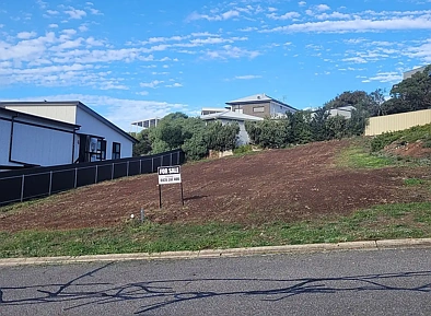 Encounter Bay Build your perfect home on this lovely piece of elevated land, close to the water’s edge.