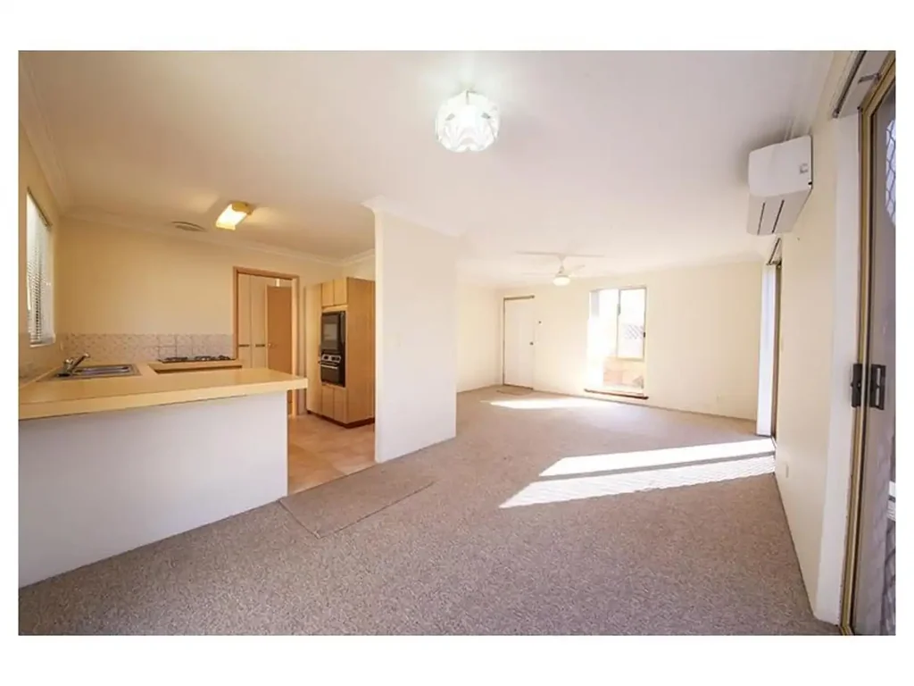 SOUTH SCARBOROUGH GEM, LOCATED IN QUIET COMPLEX