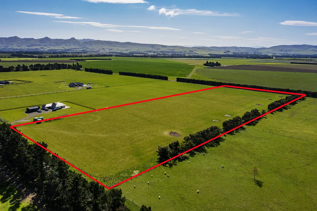 Amberley  Location, Land, Lifestyle