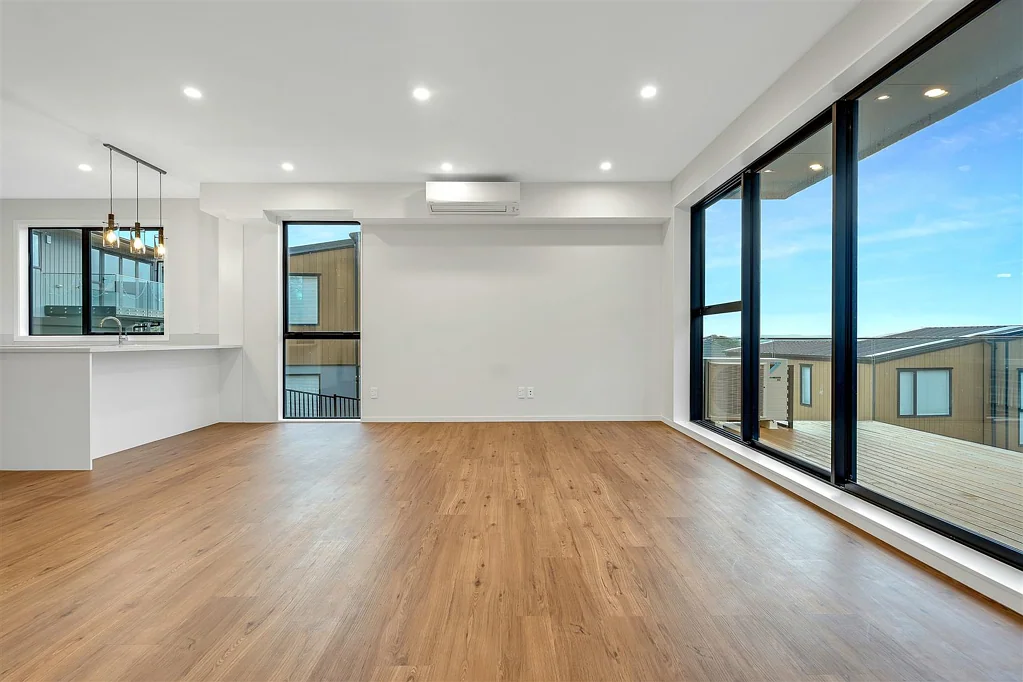 Flat Bush 6Moenga Developer says' This Must Go!'