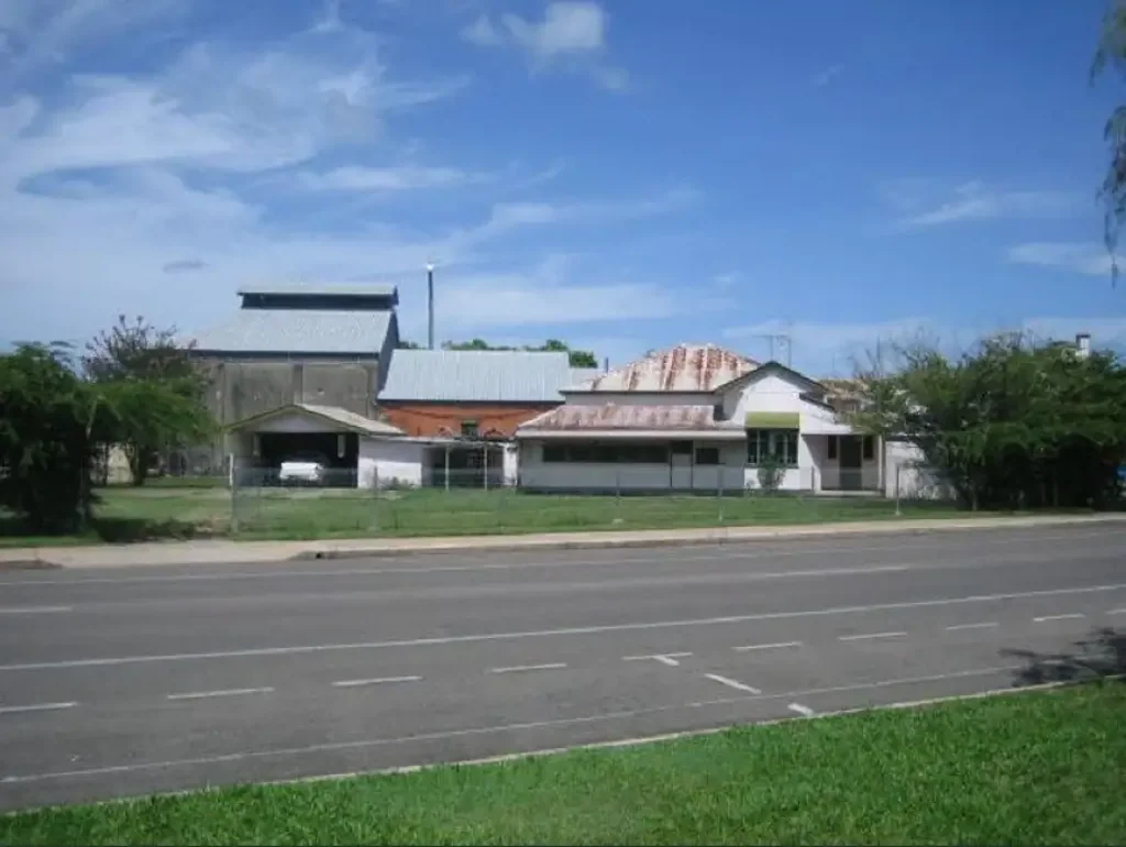 Ingham 3房  DEVELOPERS..PLANS FOR 6 TO 7 UNITS WITH "PRINCIPLE SUPPORT FROM COUNCIL."