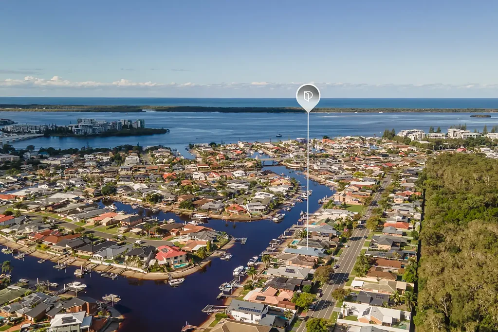 Hollywell 4房  North-Facing Splendour - Spacious Single-Level Living with Stunning Water Views