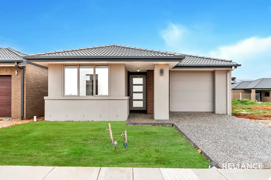 Located in the highly desirable Woodlea Estate!