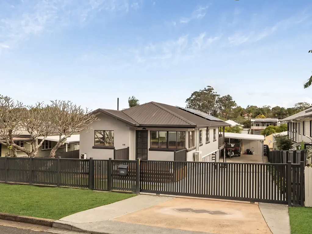 Brighton 3ห้องนอน Renovated Family Living with Exceptional Space, Flexibility and Bayside Convenience