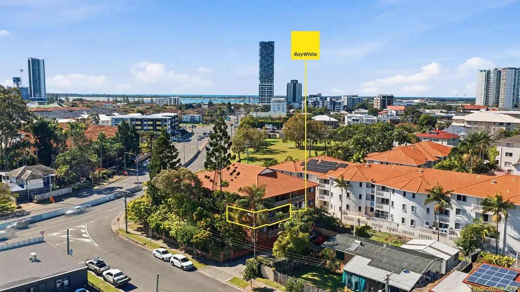 Southport 2房  CENTRAL, RENOVATED AND LOW MAINTENANCE - WHAT MORE COULD YOU WANT!!!